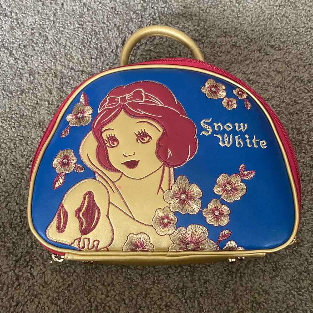 Rare slightly used Snow White cosmetic bag